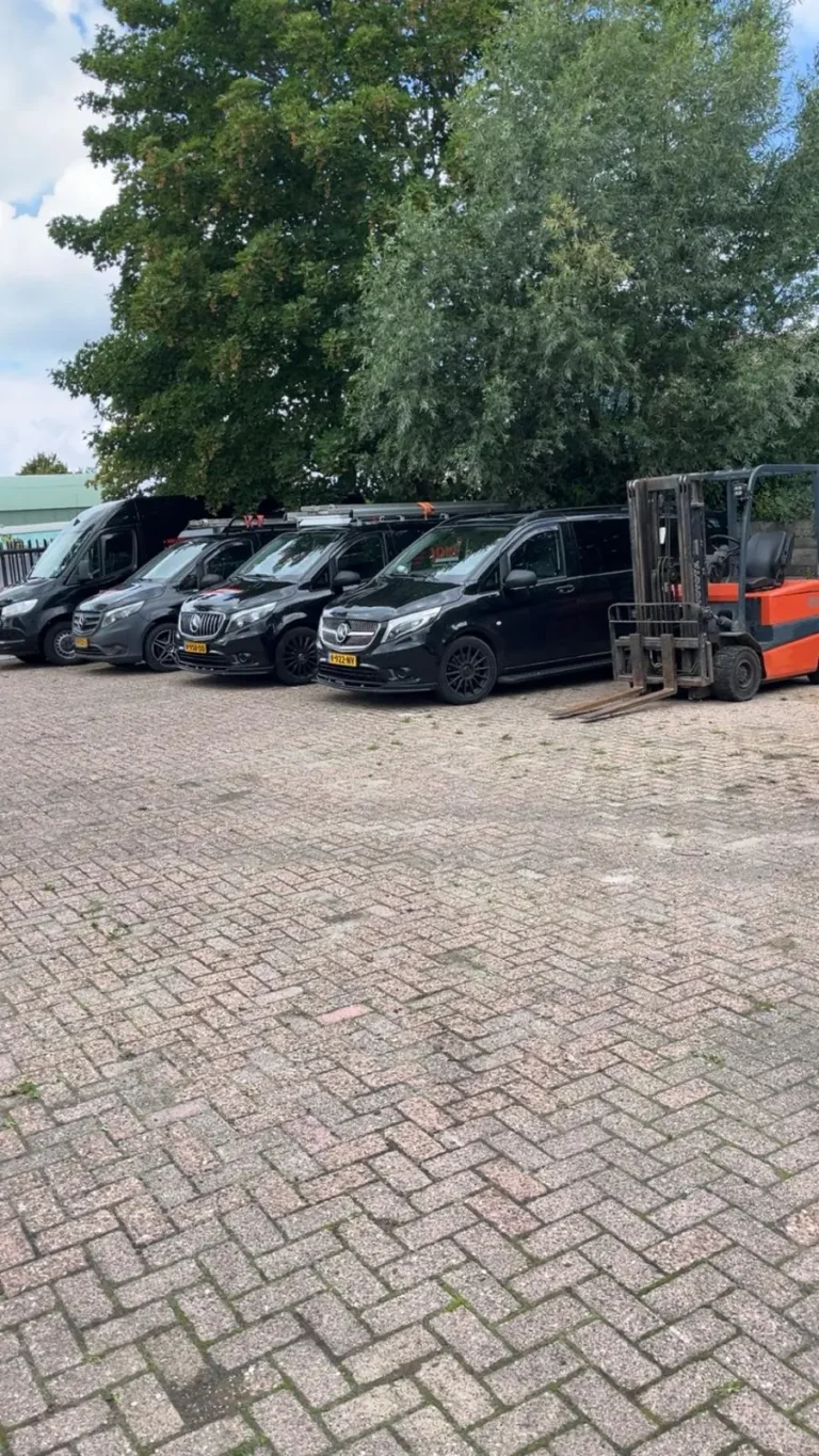 Bussen van Jongsma op een rij