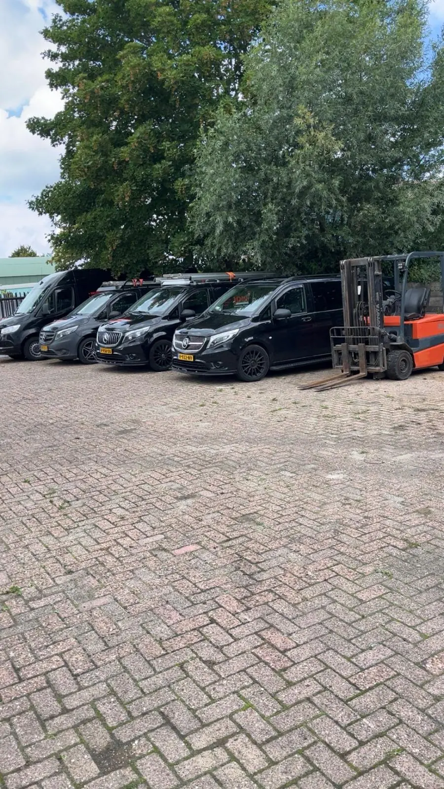 Bussen van Jongsma op een rij