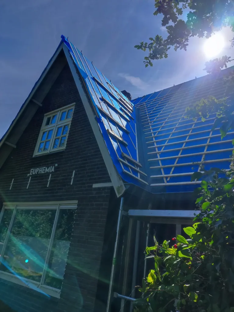 Topgevel met nieuwe dakfolie en panlatten