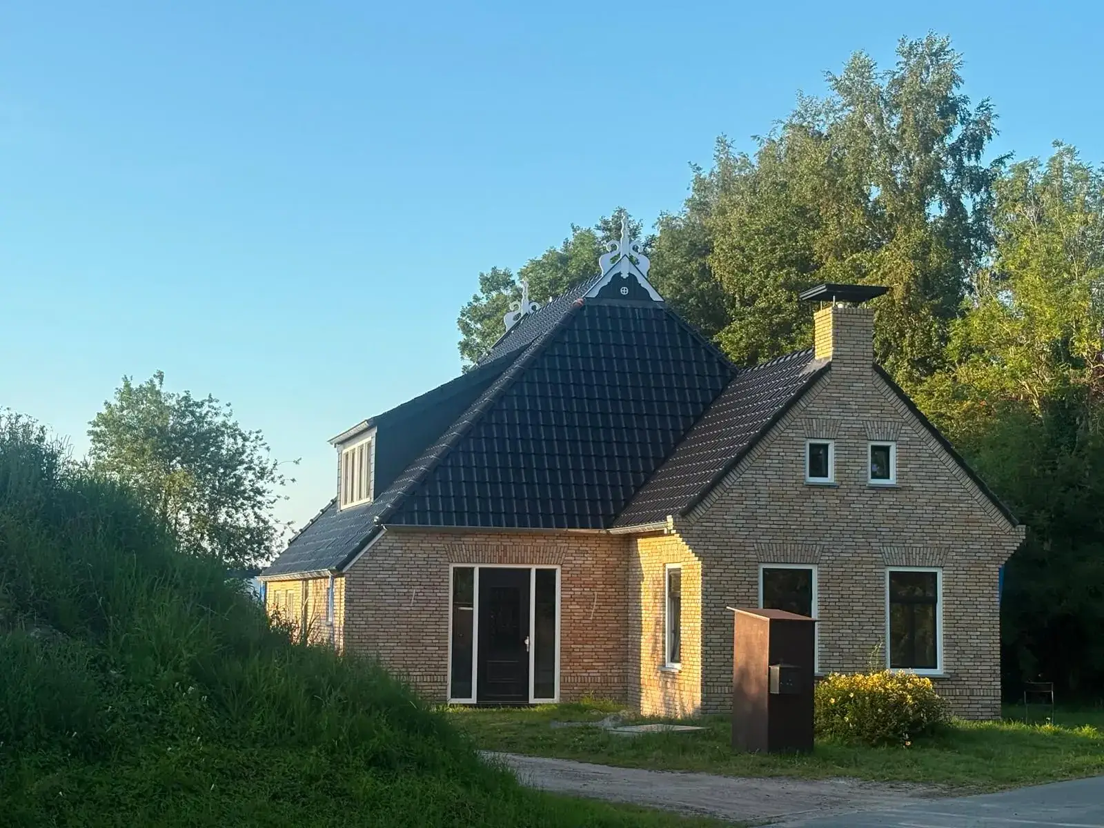 Woning met een nieuw pannendak en dakkapel