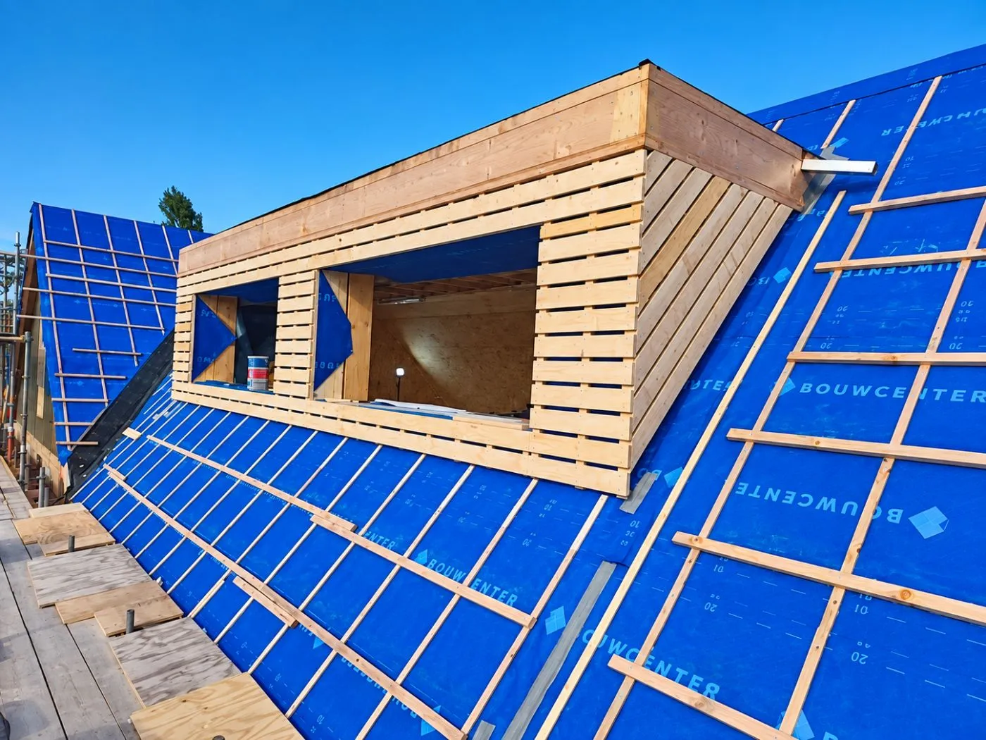 Nieuwe dakkapel in houten kapconstructie